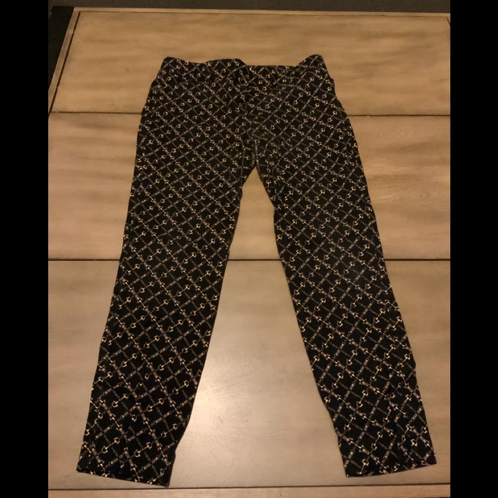Black and gold print capris